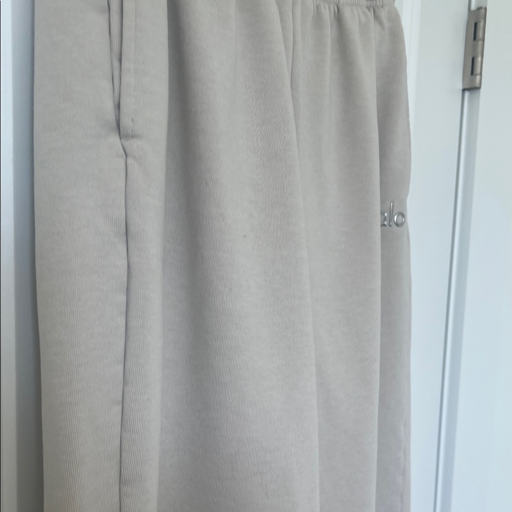 ALO “Bone” Straight Leg Sweatpants for Sale. - Picture 6 of 9